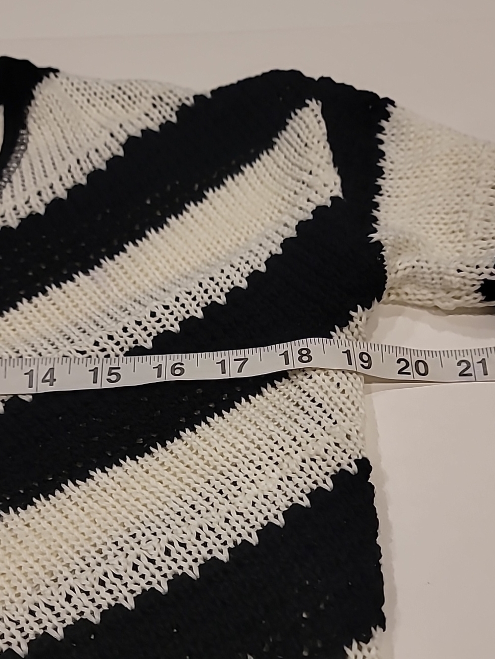 RD Style Slim Black and White Chevron Knit Sweater Large - Picture 9 of 11